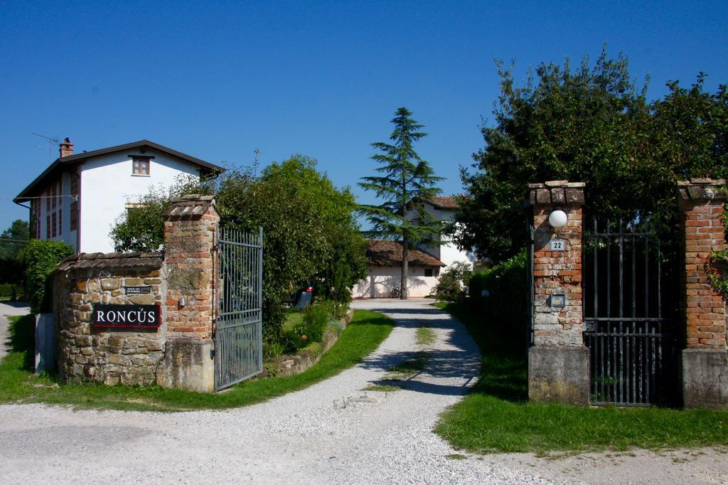 La Casa Griunit Villa Capriva del Friuli Exterior foto